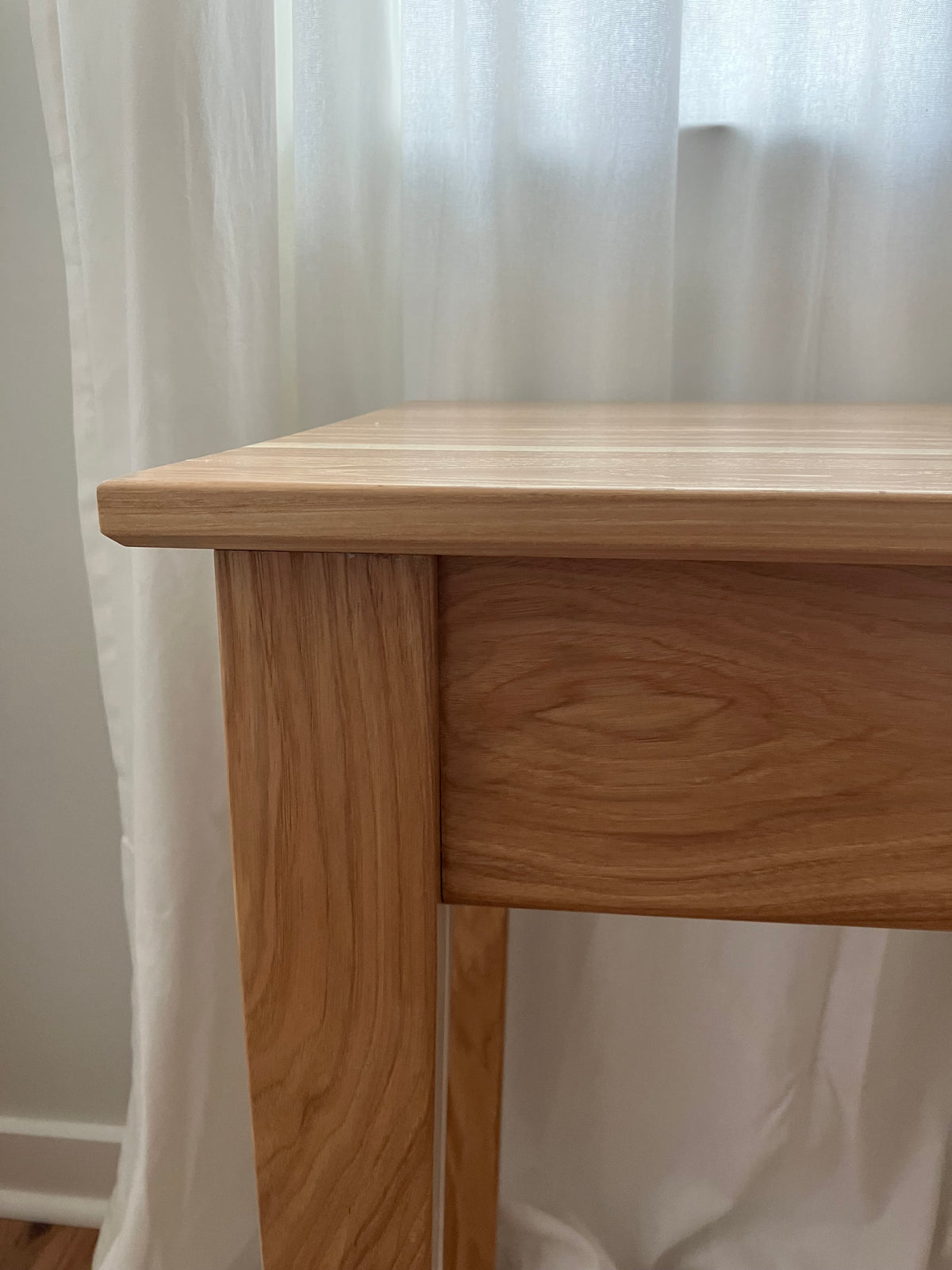 corner of table